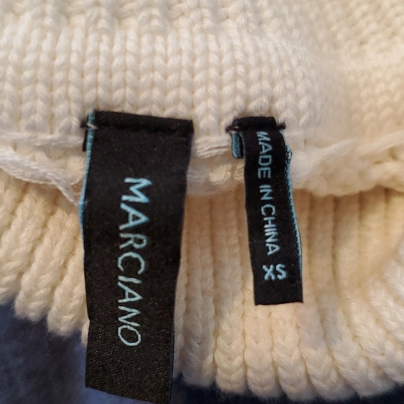 Sweater - Picture 4 of 4